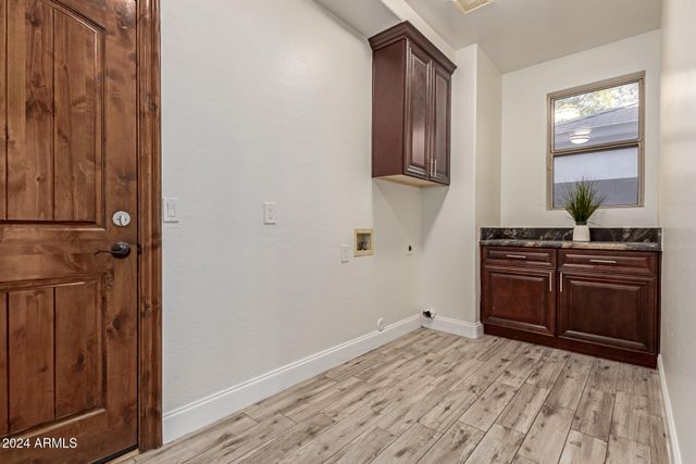 563 E KRISTA Way, Tempe, AZ 85284