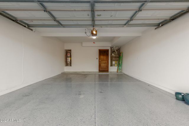 563 E KRISTA Way, Tempe, AZ 85284