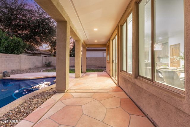 563 E KRISTA Way, Tempe, AZ 85284