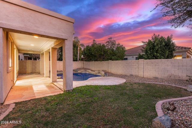 563 E KRISTA Way, Tempe, AZ 85284