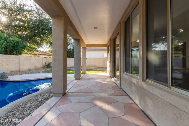 563 E KRISTA Way, Tempe, AZ 85284