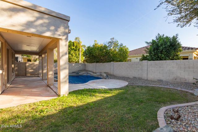 563 E KRISTA Way, Tempe, AZ 85284