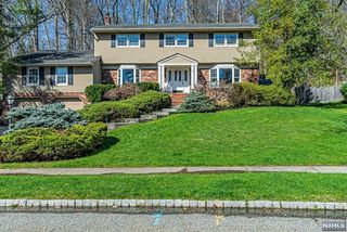 19 Divan Way, Wayne, NJ 07470