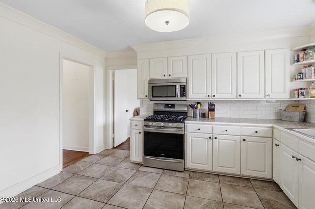1055 Parkwood Place, Jackson, MS 39206