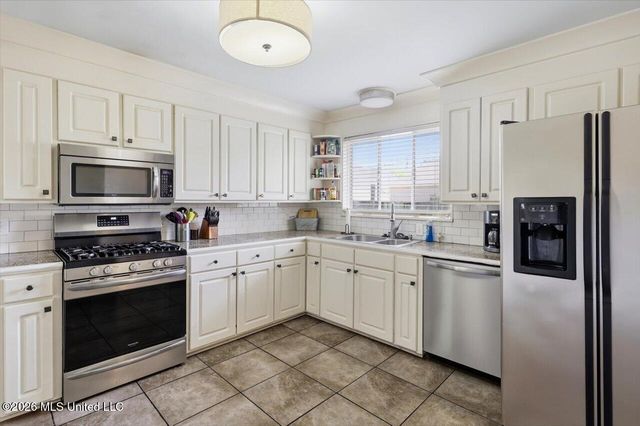 1055 Parkwood Place, Jackson, MS 39206
