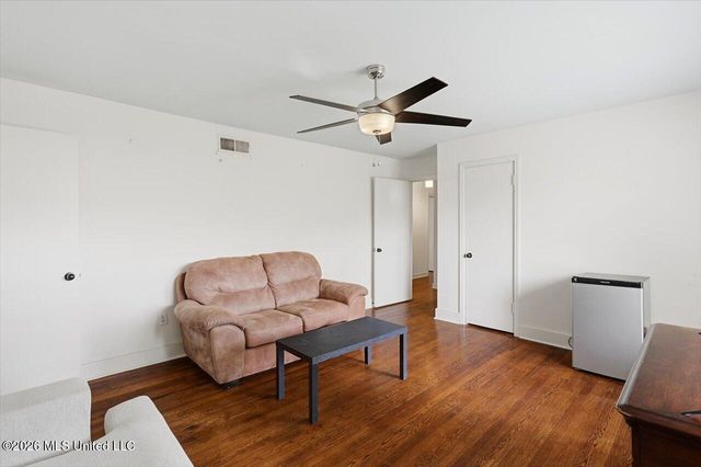 1055 Parkwood Place, Jackson, MS 39206
