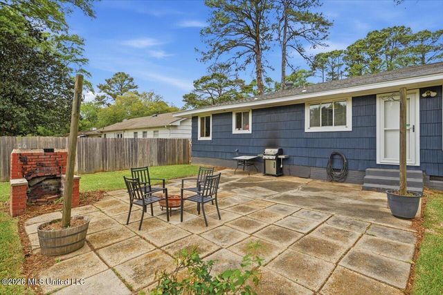 1055 Parkwood Place, Jackson, MS 39206