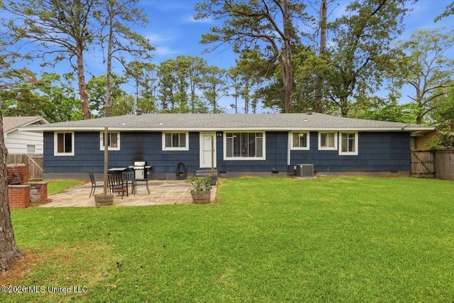 1055 Parkwood Place, Jackson, MS 39206