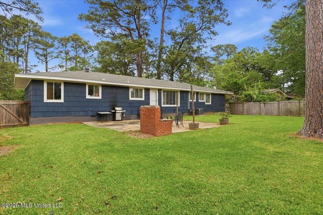 1055 Parkwood Place, Jackson, MS 39206