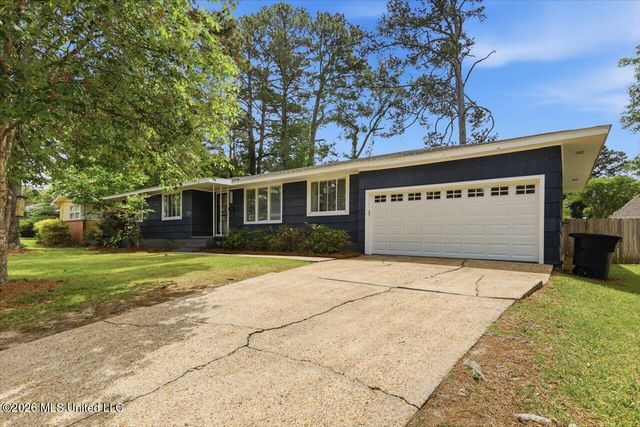 1055 Parkwood Place, Jackson, MS 39206