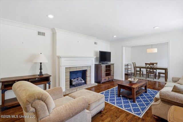 1055 Parkwood Place, Jackson, MS 39206