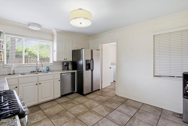 1055 Parkwood Place, Jackson, MS 39206