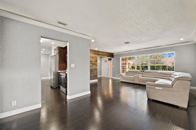 3670 NW 78th Lane, Coral Springs, FL 33065