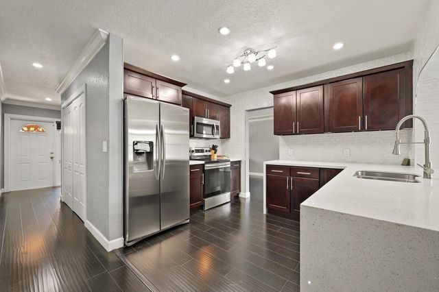 3670 NW 78th Lane, Coral Springs, FL 33065