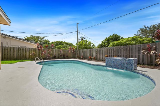 3670 NW 78th Lane, Coral Springs, FL 33065