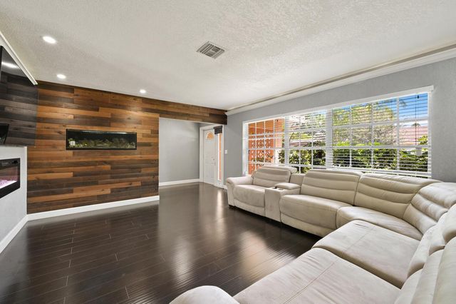 3670 NW 78th Lane, Coral Springs, FL 33065