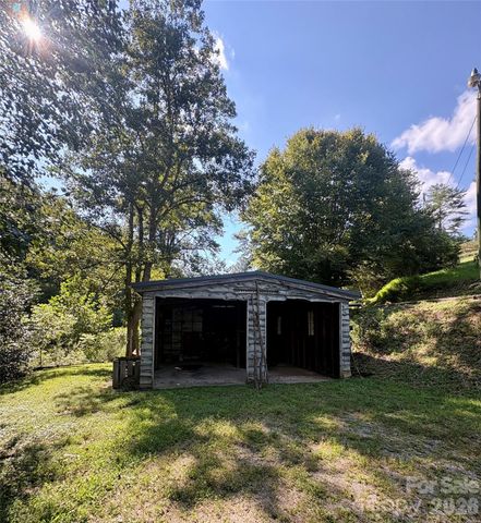 4019 Happy Goats Way, Lenoir, NC 28645