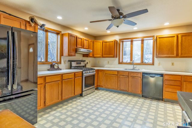 21 Bennett Pond Road, Canterbury, CT 06331