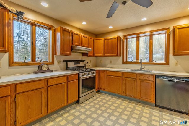 21 Bennett Pond Road, Canterbury, CT 06331