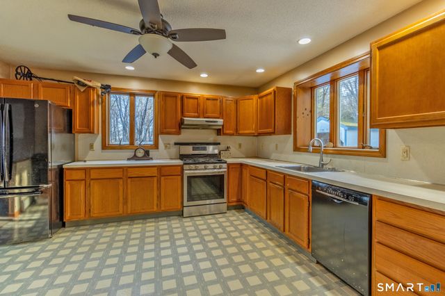 21 Bennett Pond Road, Canterbury, CT 06331