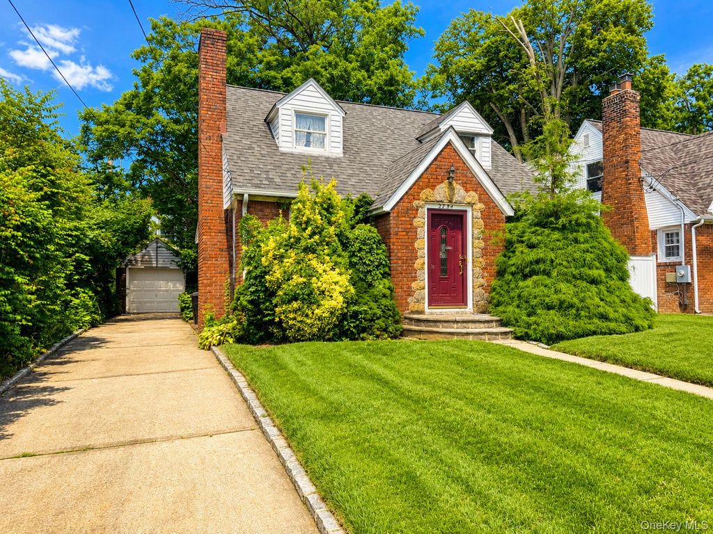 2284 Wynsum Avenue, Merrick, NY 11566 — photo 2