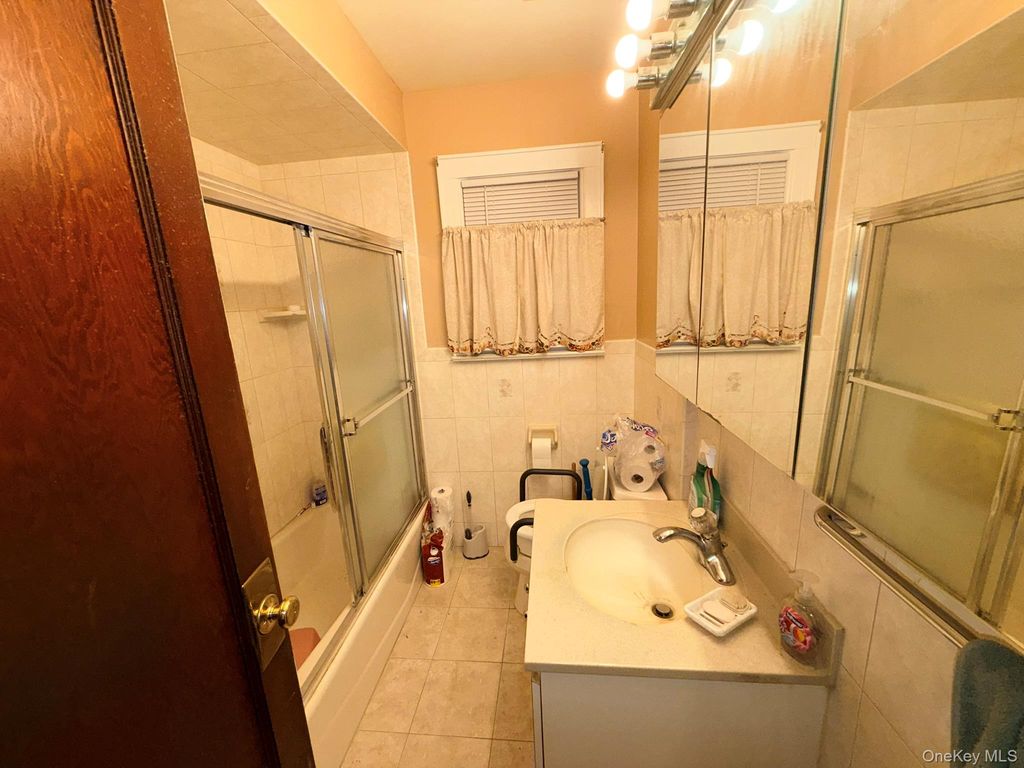 2284 Wynsum Avenue, Merrick, NY 11566 — photo 5