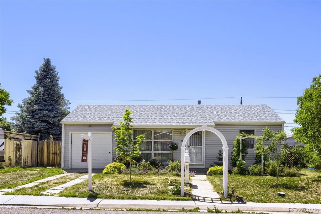 715 Kingston Street, Aurora, CO 80010