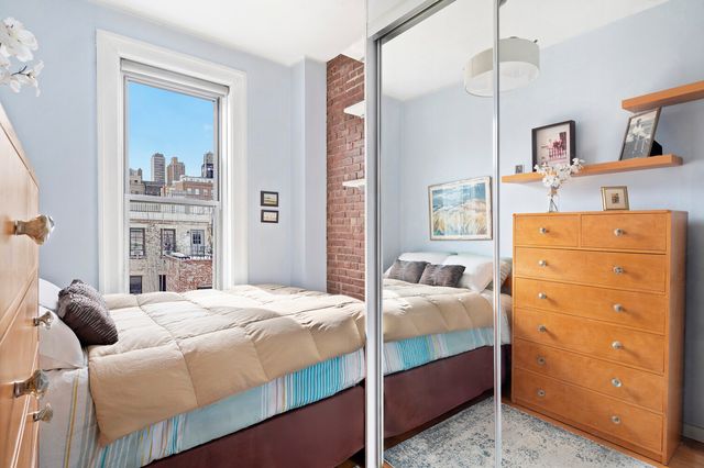 116 W 76th St Apt 5R, New York City, NY 10023