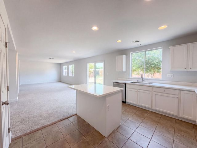 2155 Watercourse St, Stockton, CA 95206