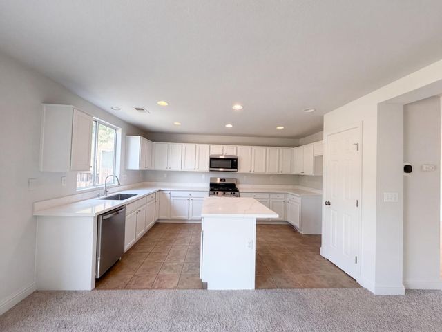 2155 Watercourse St, Stockton, CA 95206