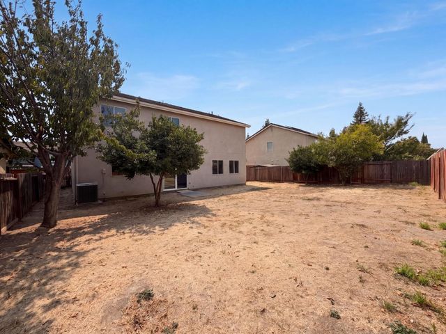 2155 Watercourse St, Stockton, CA 95206