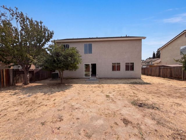 2155 Watercourse St, Stockton, CA 95206