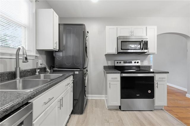 683 Ellen RD, Newport News, VA 23605