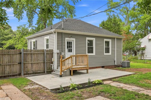683 Ellen RD, Newport News, VA 23605