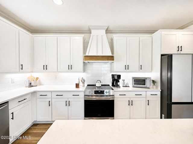 524 Moss Lake Lane, Holly Ridge, NC 28445