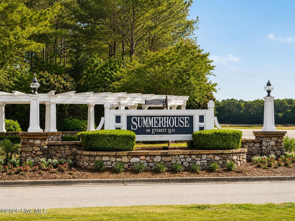 524 Moss Lake Lane, Holly Ridge, NC 28445