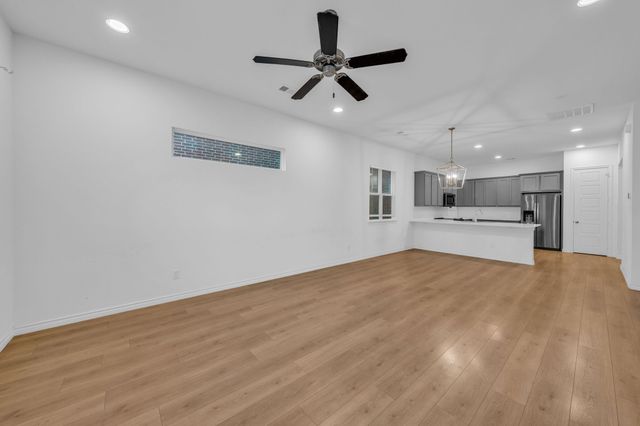 2825 Stanley Avenue, Fort Worth, TX 76110