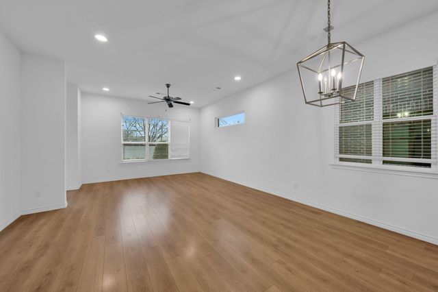 2825 Stanley Avenue, Fort Worth, TX 76110