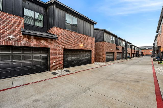 2825 Stanley Avenue, Fort Worth, TX 76110