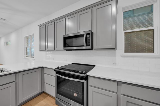 2825 Stanley Avenue, Fort Worth, TX 76110