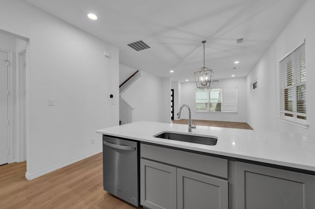 2825 Stanley Avenue, Fort Worth, TX 76110