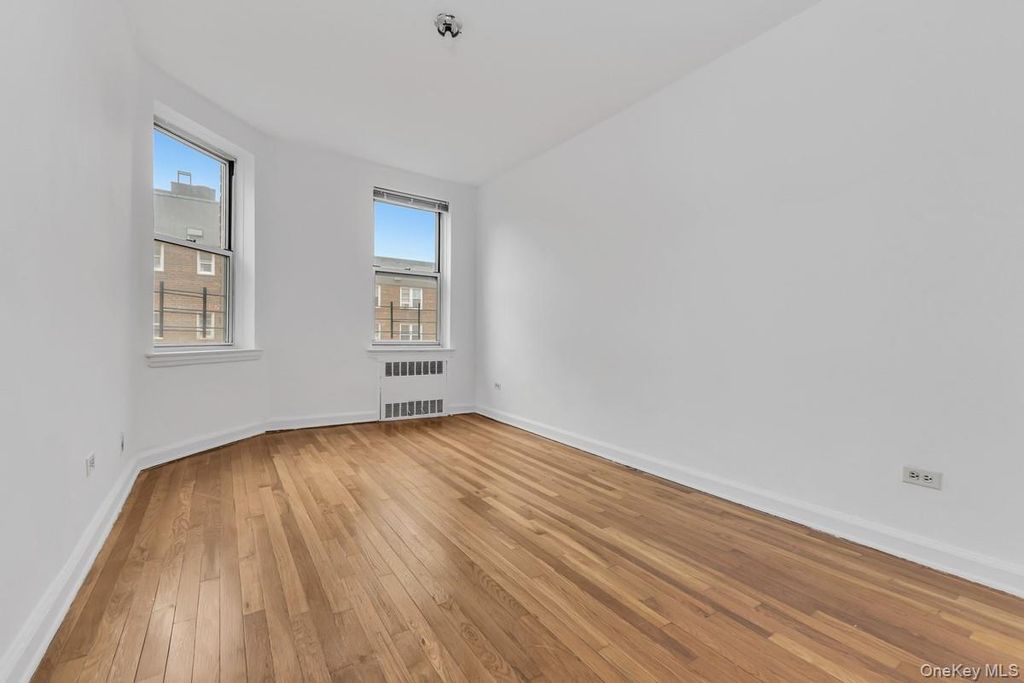 67-07 Yellowstone Boulevard 5F, Forest Hills, NY 11375 — photo 2