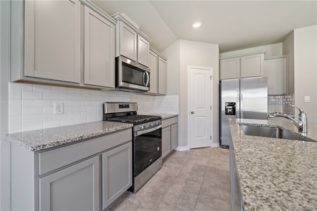 2215 Medusa Dr, Portland, TX 78374