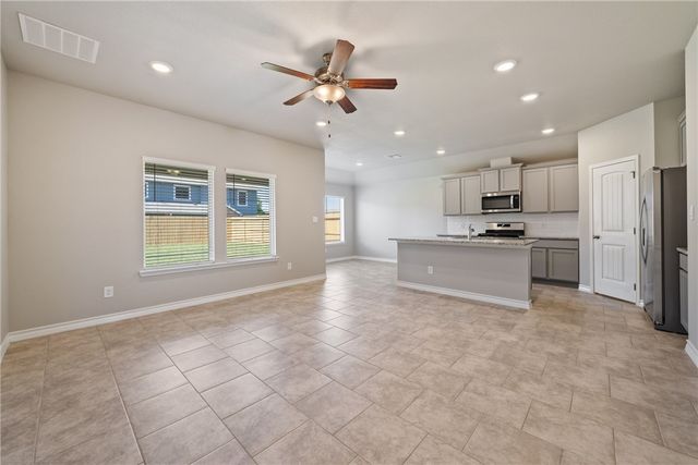 2215 Medusa Dr, Portland, TX 78374