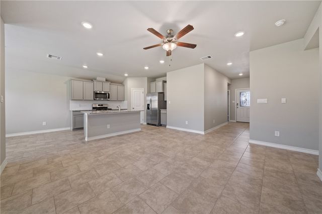 2215 Medusa Dr, Portland, TX 78374