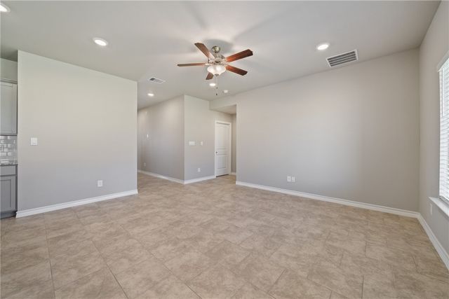 2215 Medusa Dr, Portland, TX 78374