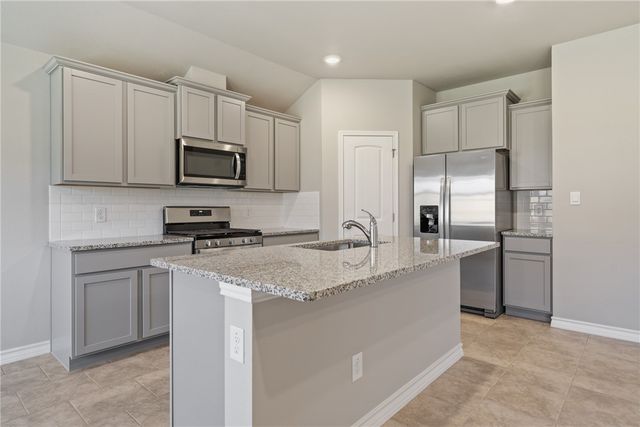 2215 Medusa Dr, Portland, TX 78374