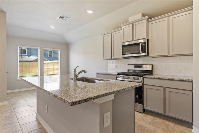2215 Medusa Dr, Portland, TX 78374