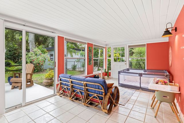 877 22nd Place, Vero Beach, FL 32960