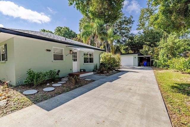 877 22nd Place, Vero Beach, FL 32960